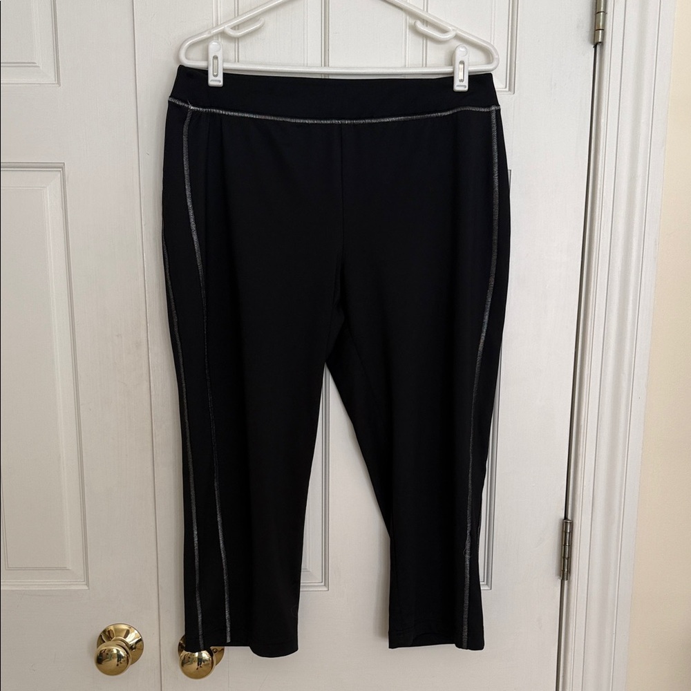 Chico’s Chic Black Cropped Pants with Contrast Stitching